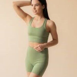 ** NWT** Girlfriend Collective High-Rise Bike Short Mantis L